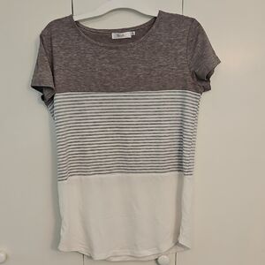 3/$20🎉 Gray And White Striped Short Sleeve Tee